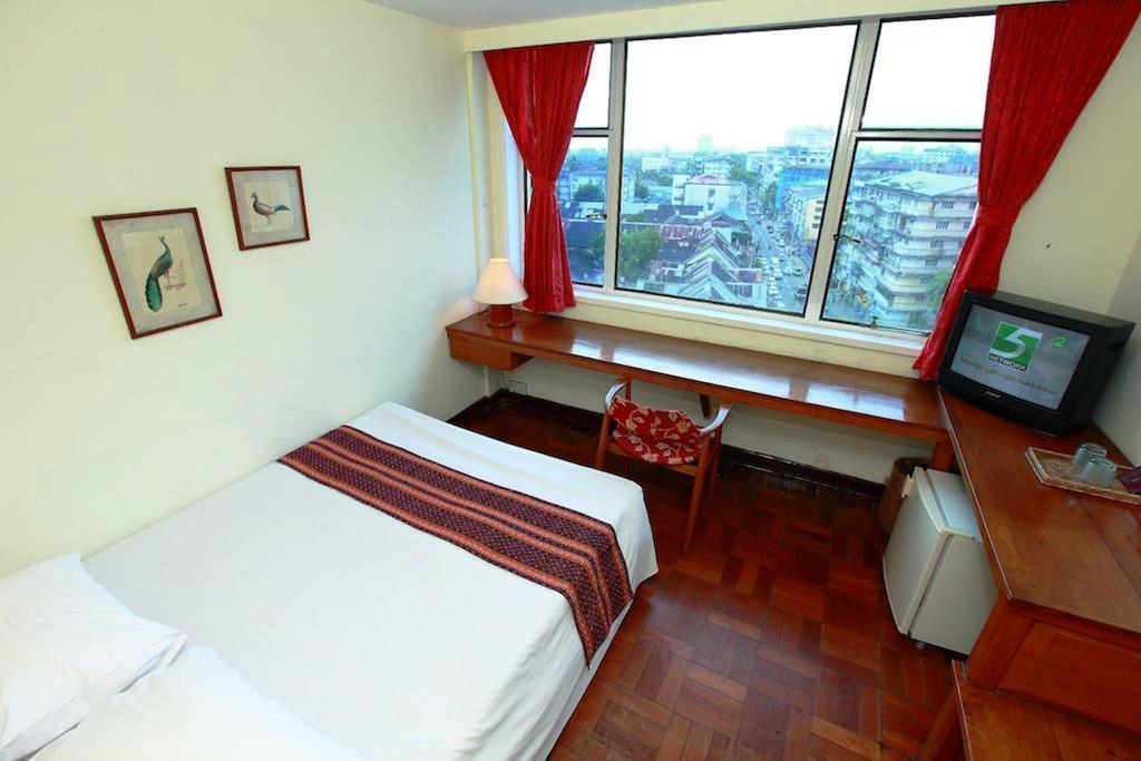 Thamada Hotel Yangon Room photo